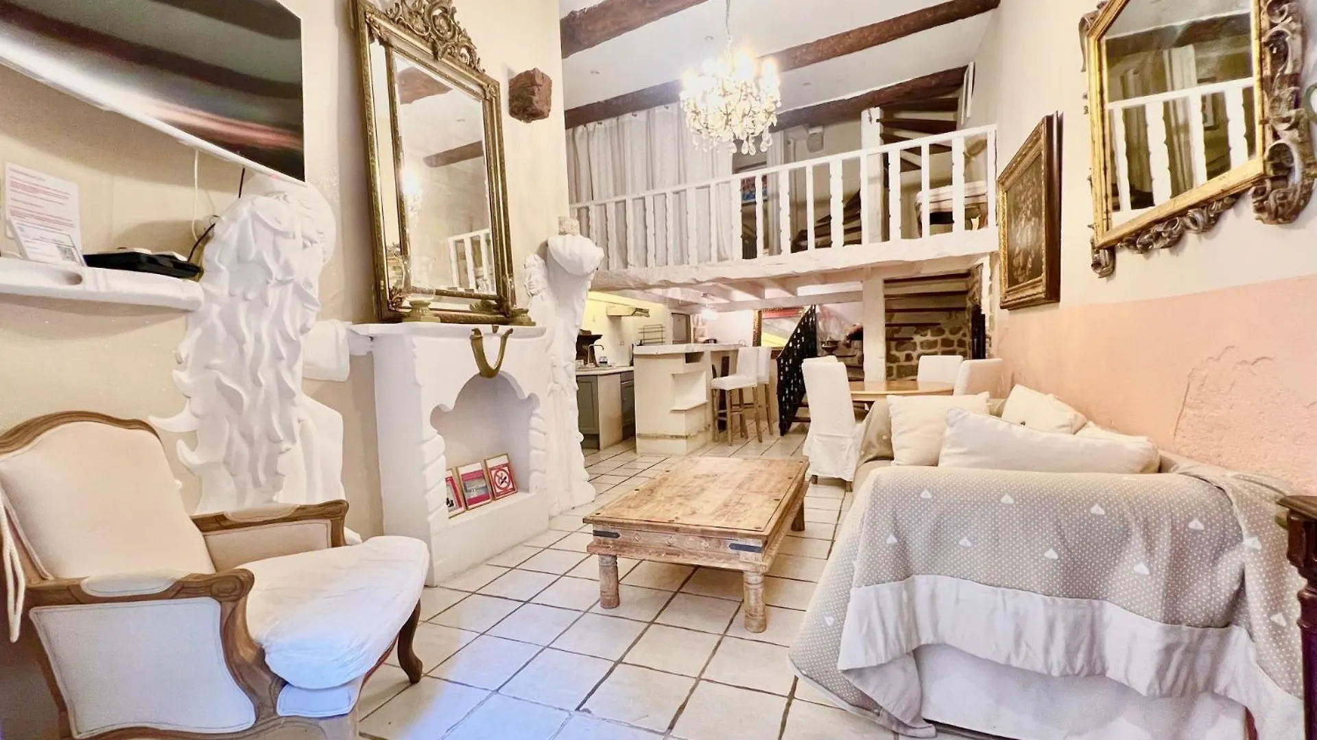 Apartamento ApartHotel Riviera - Old town Promenade des Anglais- Esprit Villa 2 pas de la plage Niza